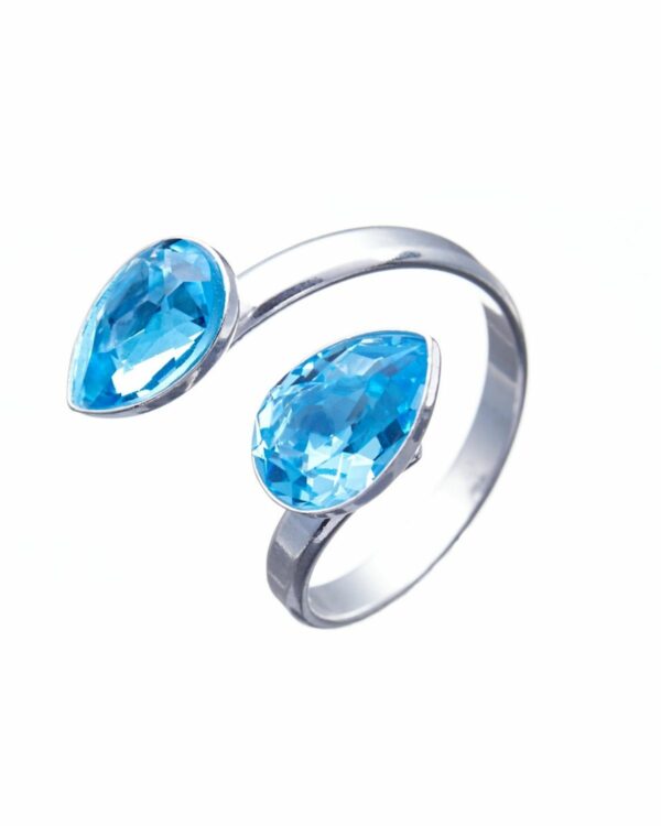 Aquamarine Ring - Rhodium: Captivating gemstone set in gleaming rhodium, perfect for elegant occasions